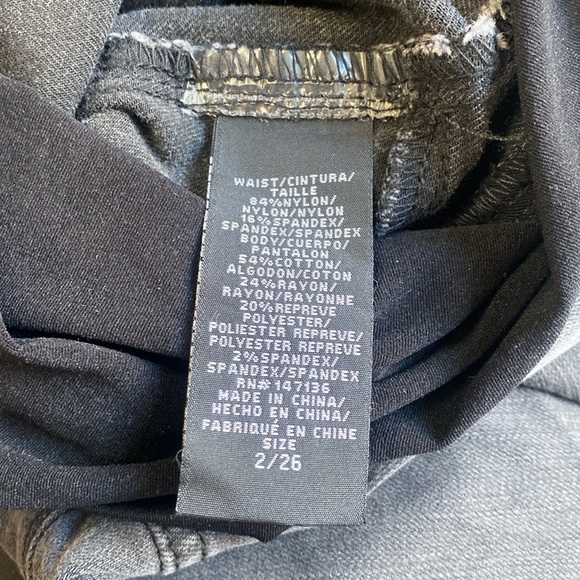 1822 Denim Maternity Jeans - Picture 10 of 10